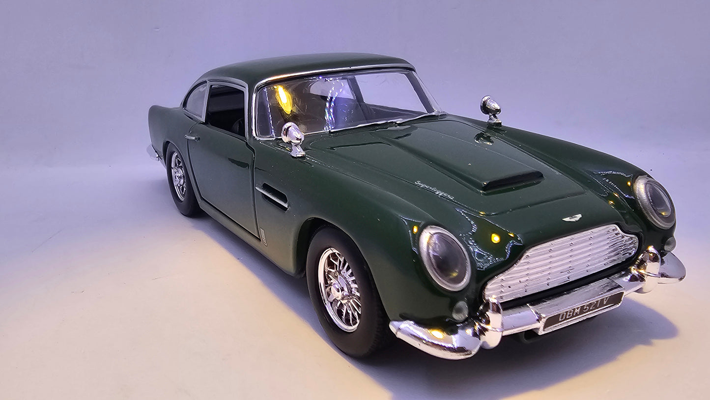 Aston Martin DB5 - Escala 1/24 - MotorMax - (Sin caja)