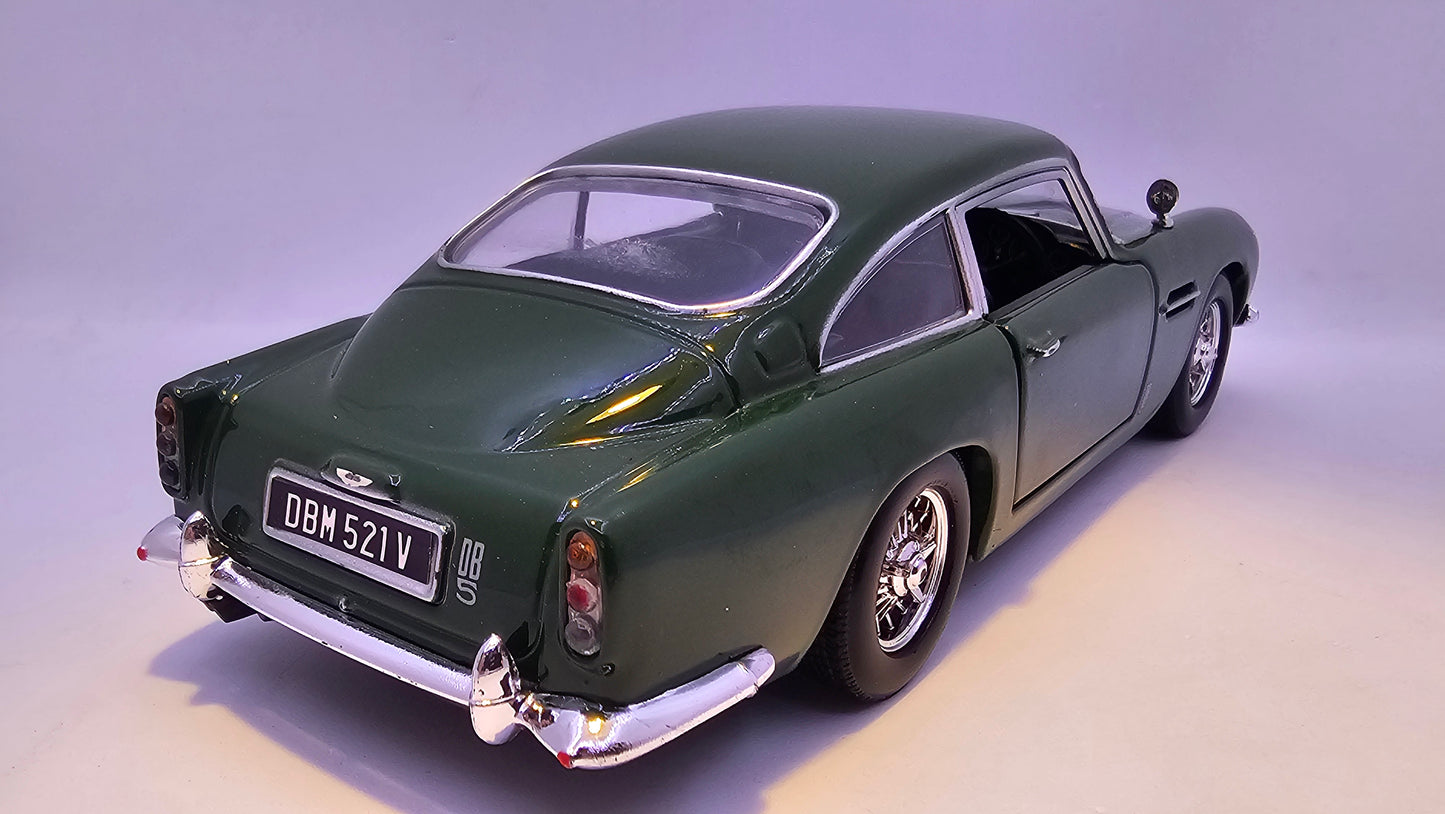 Aston Martin DB5 - Escala 1/24 - MotorMax - (Sin caja)