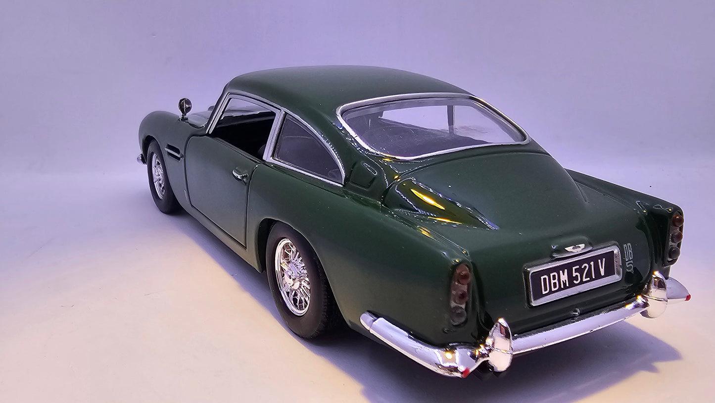 Aston Martin DB5 - Escala 1/24 - MotorMax - (Sin caja)