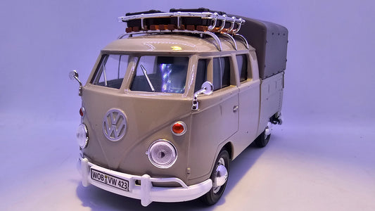 Volkswagen Type 2 Delivery Van - Escala 1/24 - MotorMax - (Sin caja)