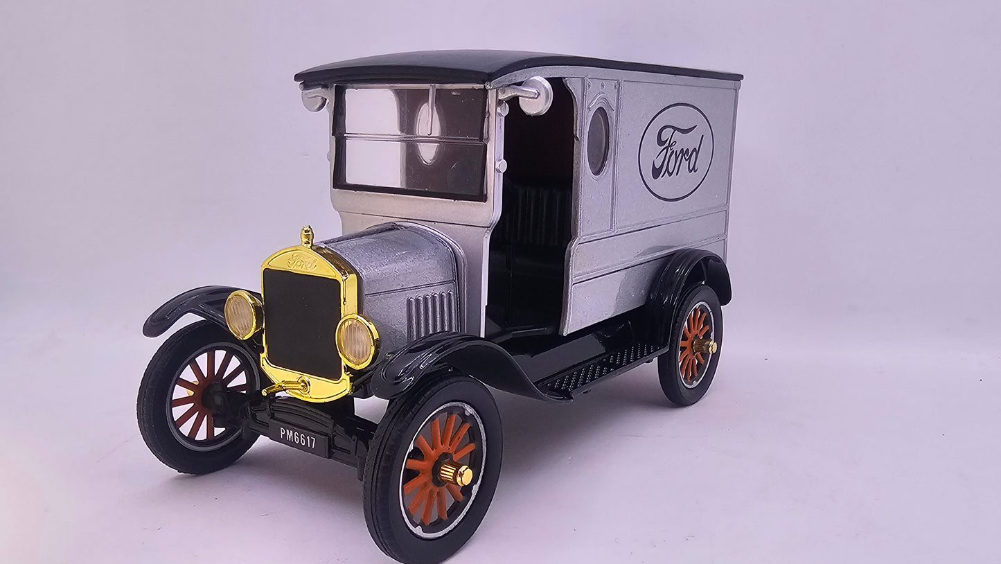 Ford Model T-Touring 1925 Paddy Wagon - Escala 1/24 - MotorMax - (Sin caja)