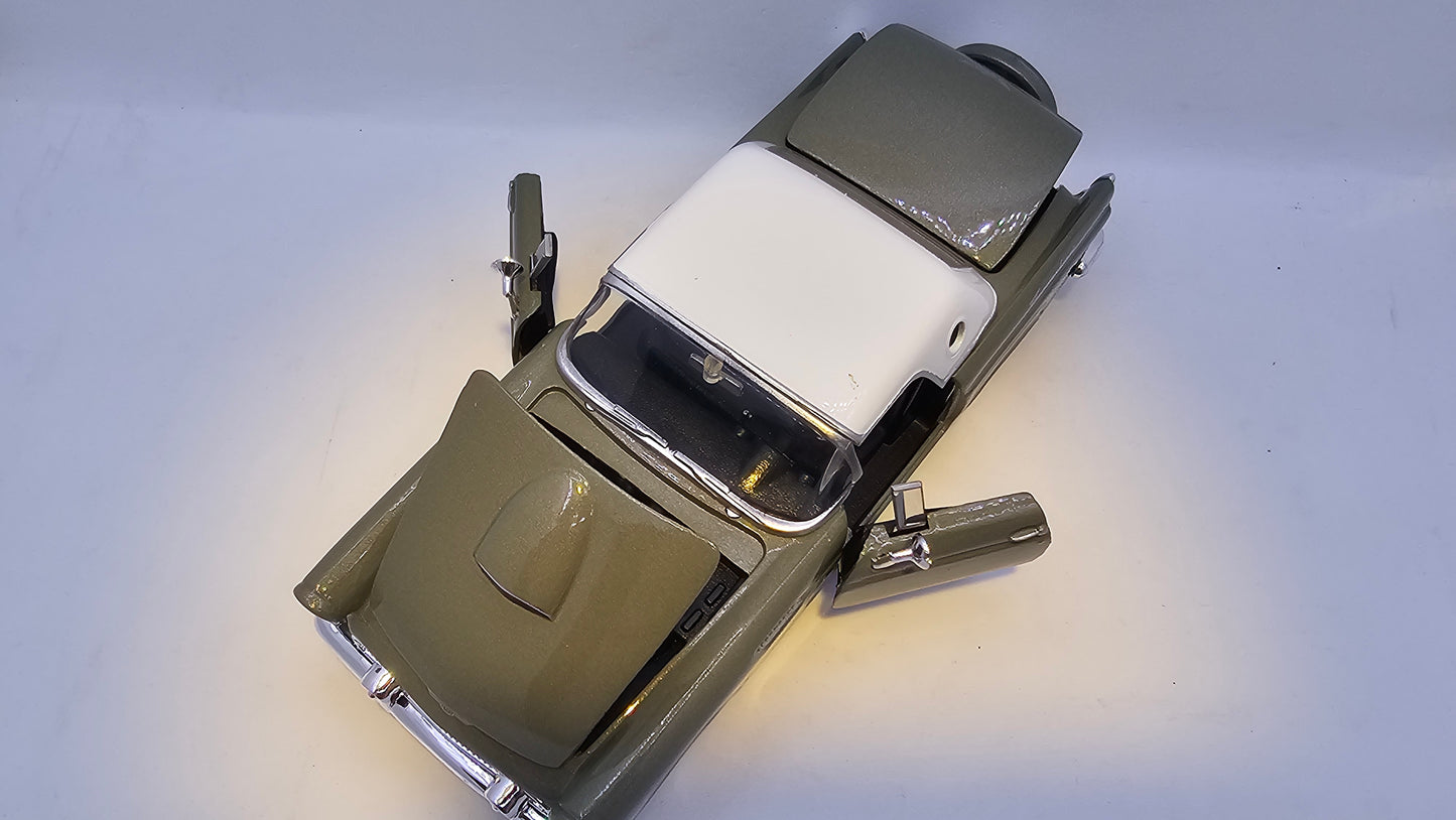 Ford Thunderbird - Escala 1/24 - MotorMax - (Sin caja)