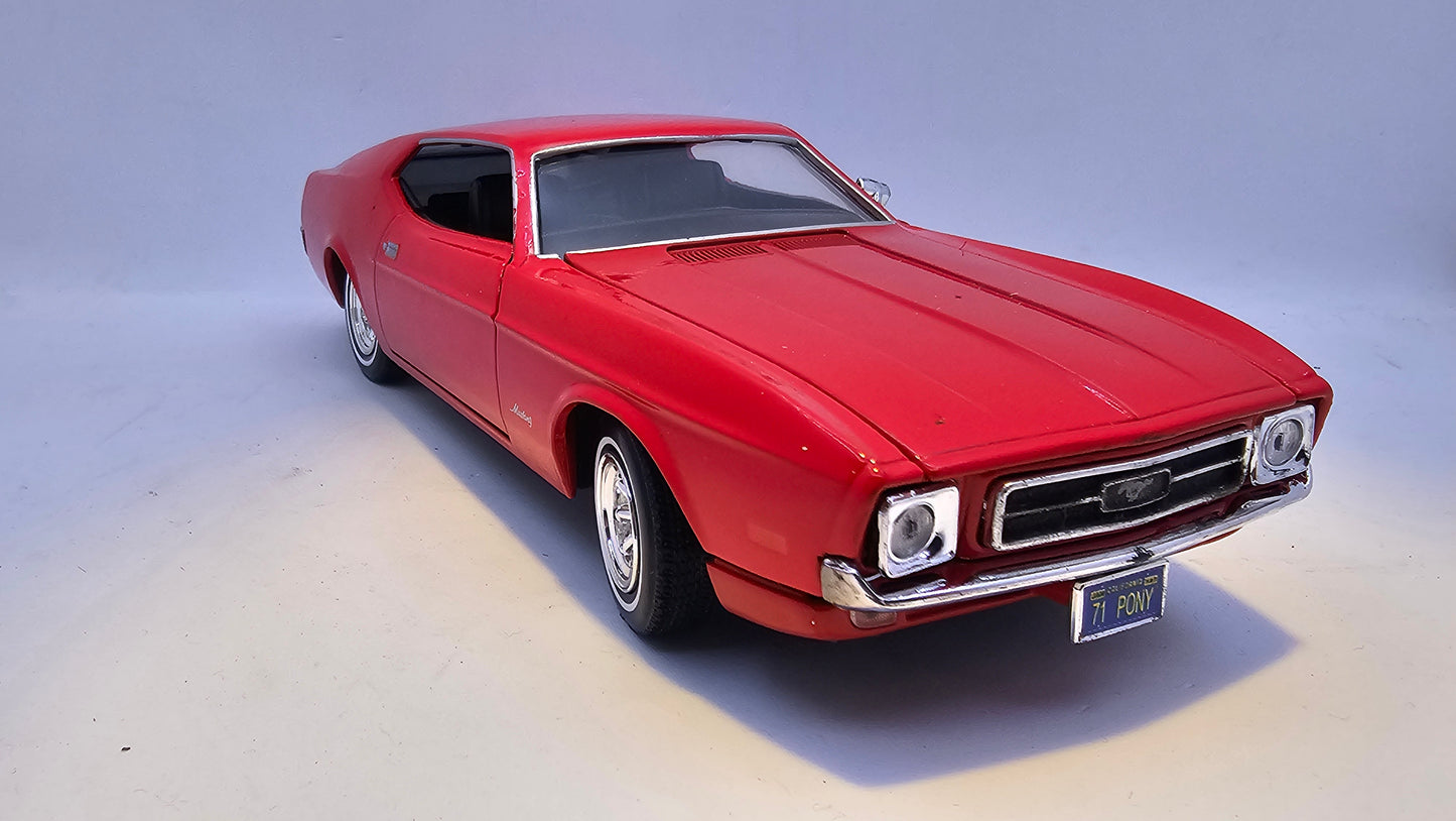 Ford Mustang SportsRoof 1971 - Escala 1/24 - MotorMax - (Sin caja)