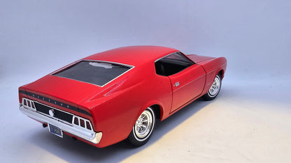 Ford Mustang SportsRoof 1971 - Escala 1/24 - MotorMax - (Sin caja)