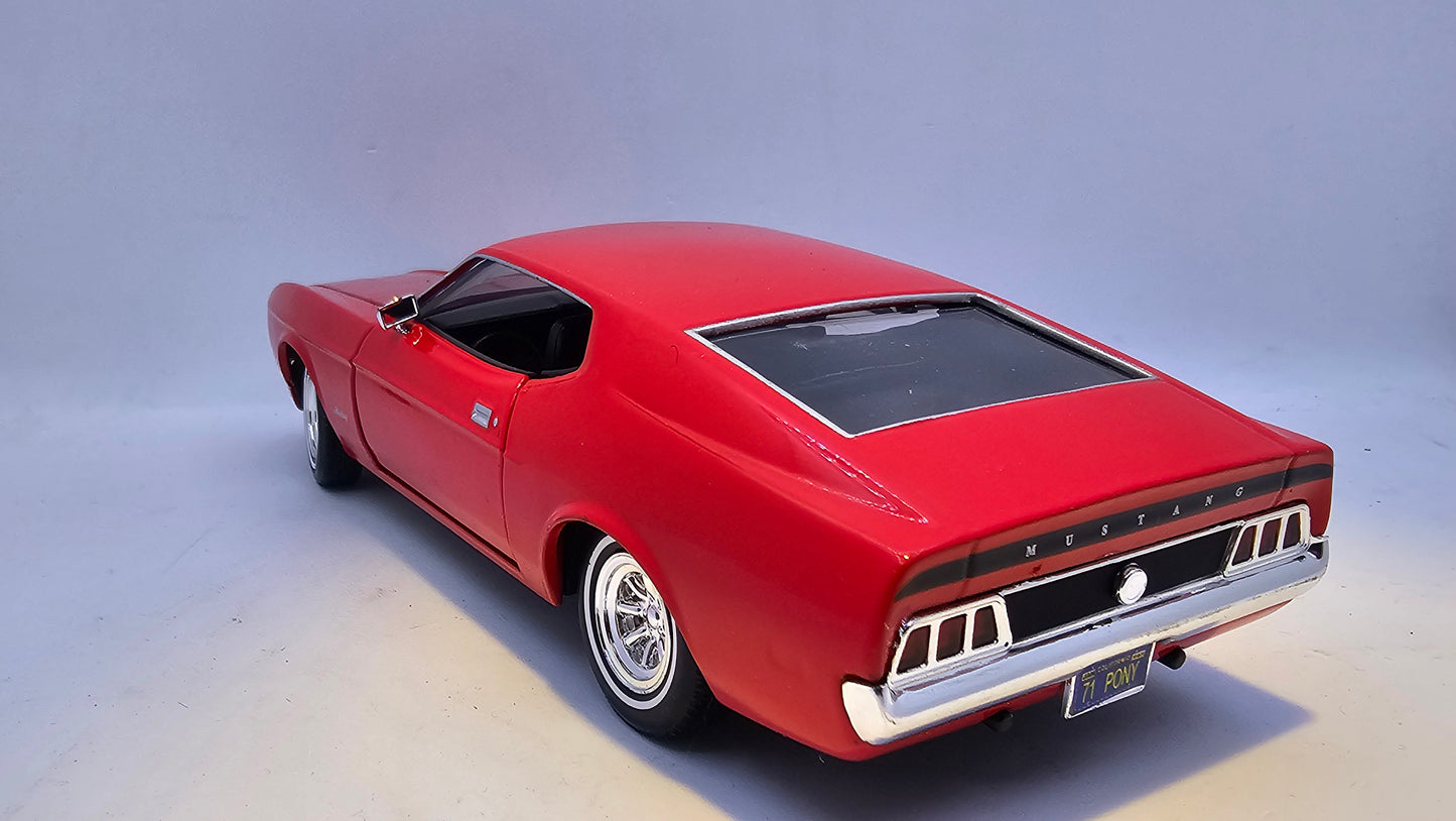 Ford Mustang SportsRoof 1971 - Escala 1/24 - MotorMax - (Sin caja)