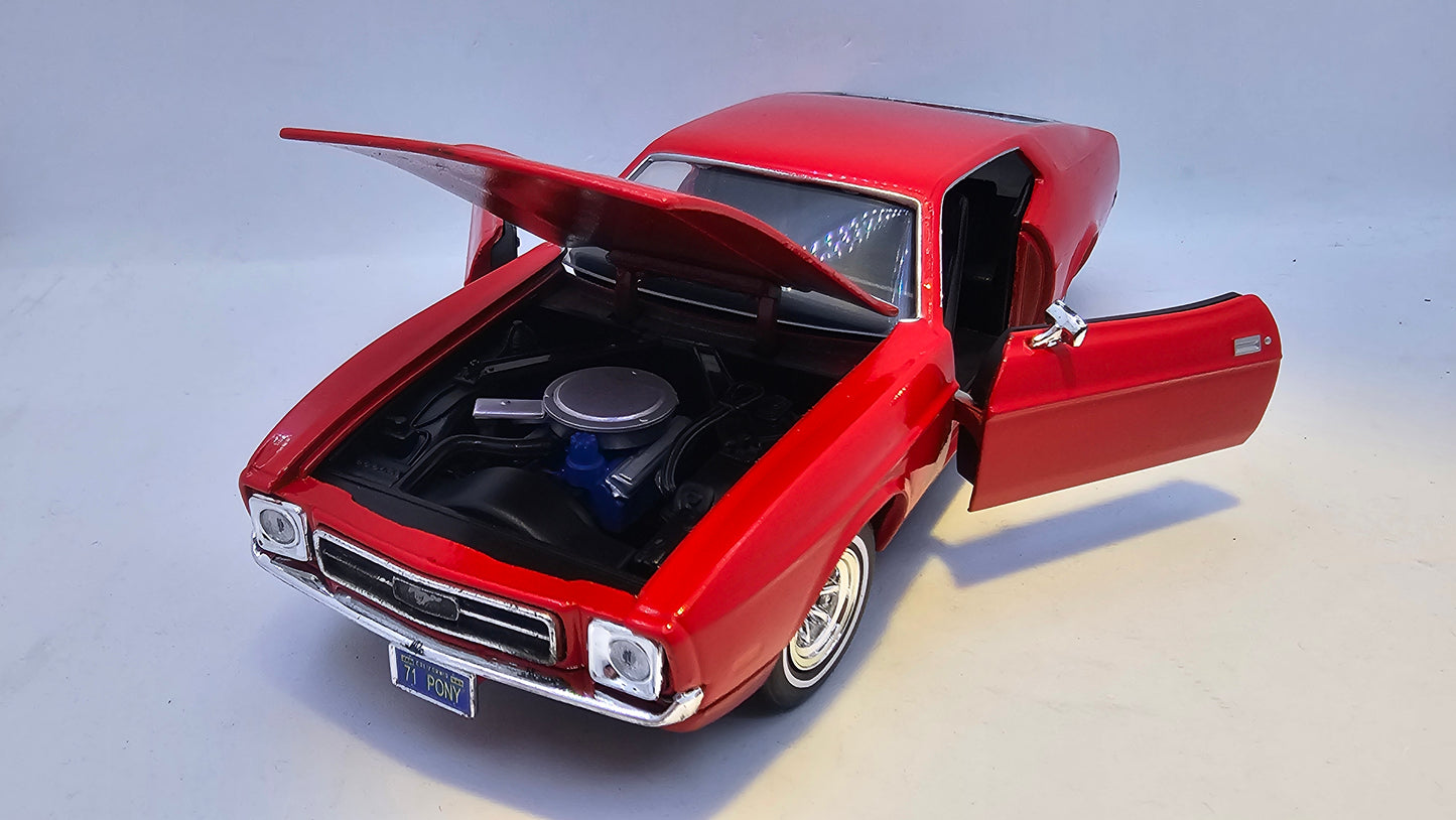 Ford Mustang SportsRoof 1971 - Escala 1/24 - MotorMax - (Sin caja)