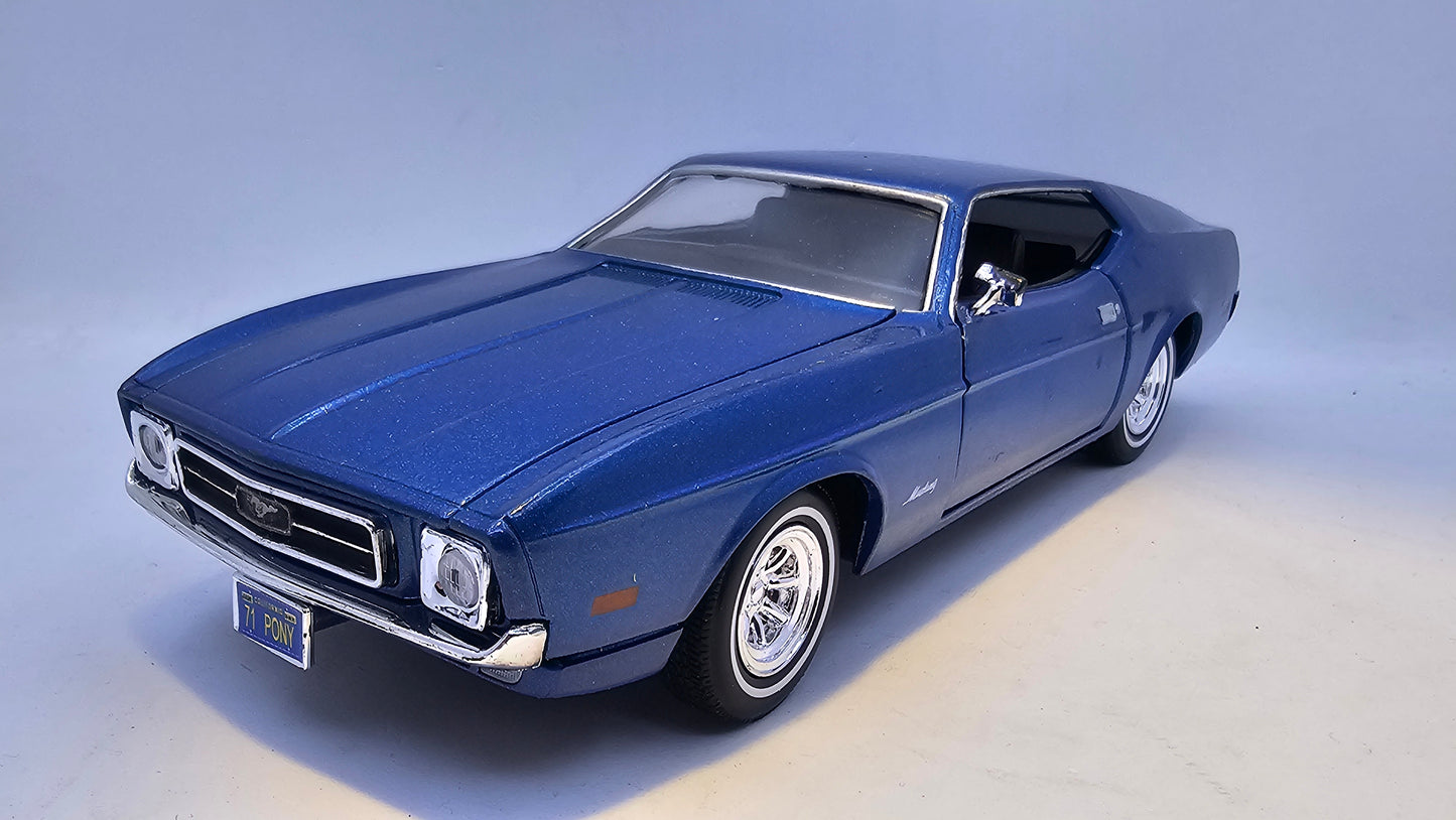Ford Mustang SportsRoof 1971 - Escala 1/24 - MotorMax - (Sin caja)