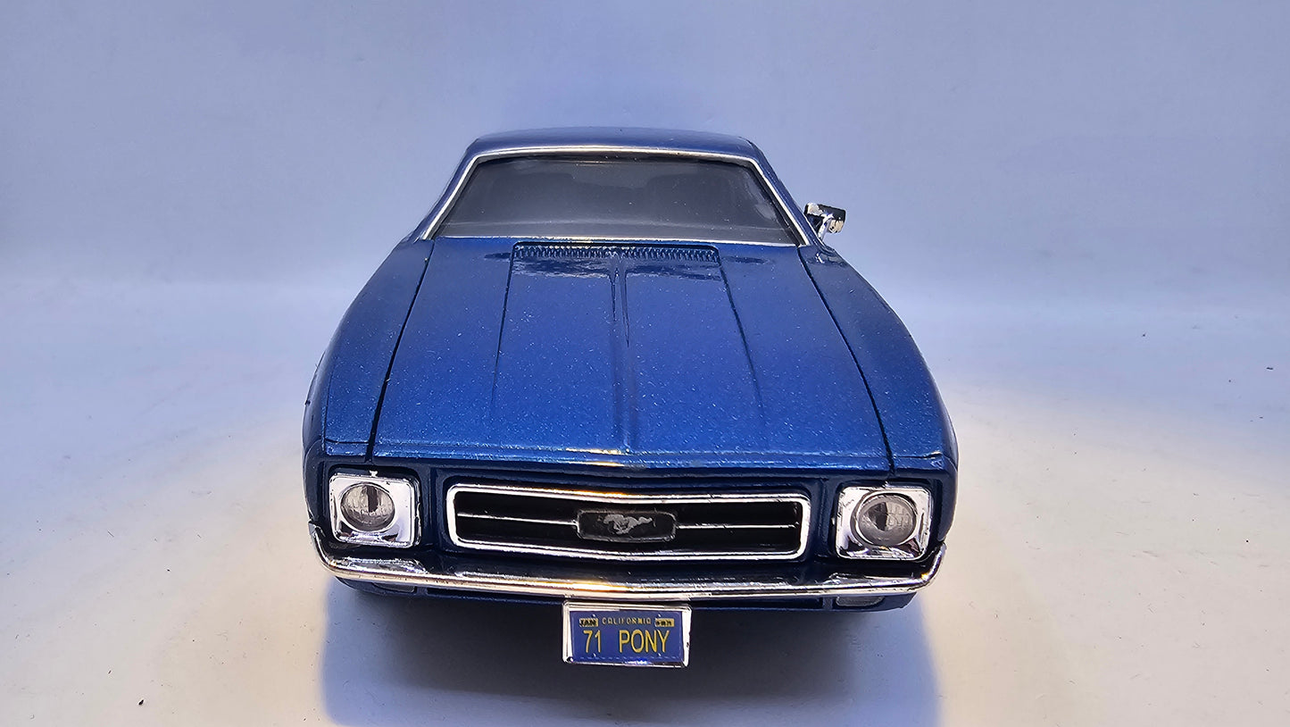 Ford Mustang SportsRoof 1971 - Escala 1/24 - MotorMax - (Sin caja)