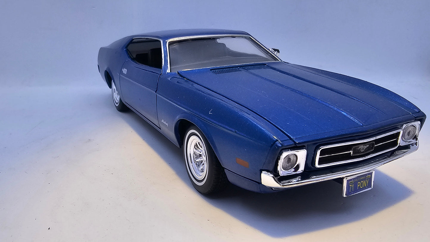 Ford Mustang SportsRoof 1971 - Escala 1/24 - MotorMax - (Sin caja)