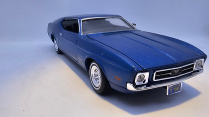 Ford Mustang SportsRoof 1971 - Escala 1/24 - MotorMax - (Sin caja)