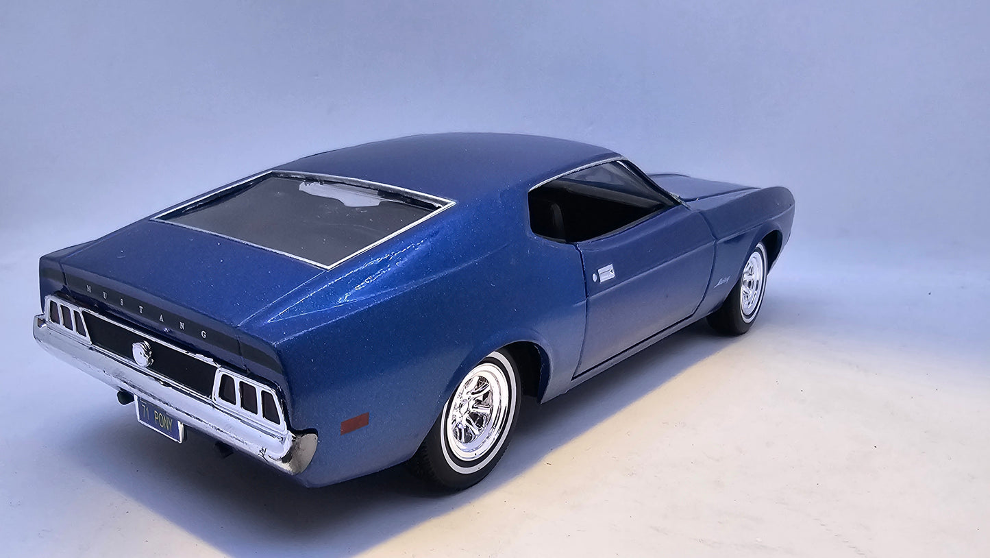 Ford Mustang SportsRoof 1971 - Escala 1/24 - MotorMax - (Sin caja)