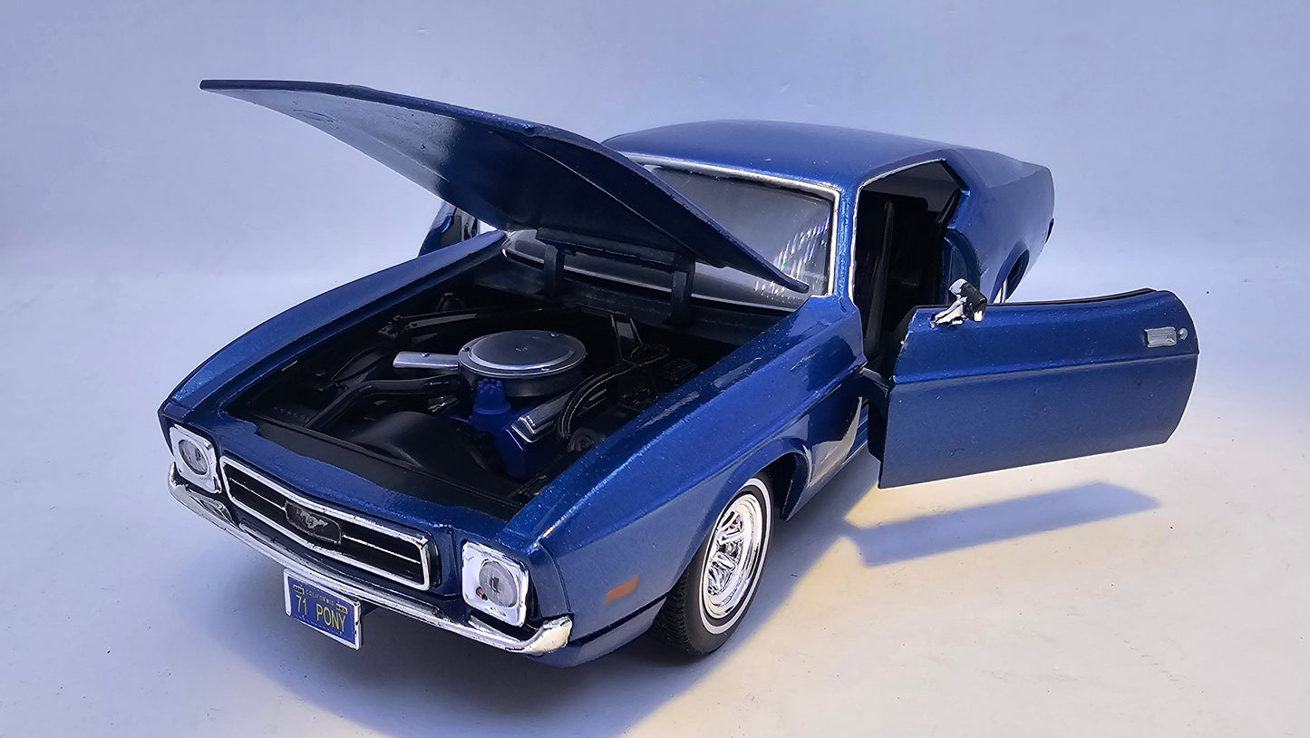 Ford Mustang SportsRoof 1971 - Escala 1/24 - MotorMax - (Sin caja)