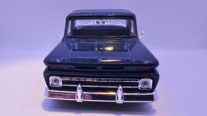 Chevy C10 Pickup 1966 - Escala 1/24 - MotorMax - (Sin caja)