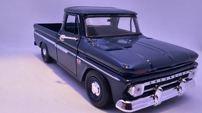 Chevy C10 Pickup 1966 - Escala 1/24 - MotorMax - (Sin caja)