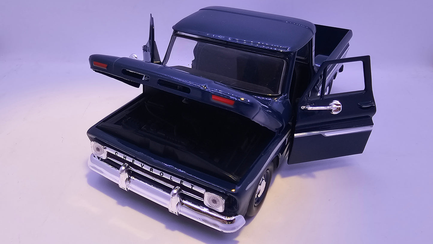 Chevy C10 Pickup 1966 - Escala 1/24 - MotorMax - (Sin caja)
