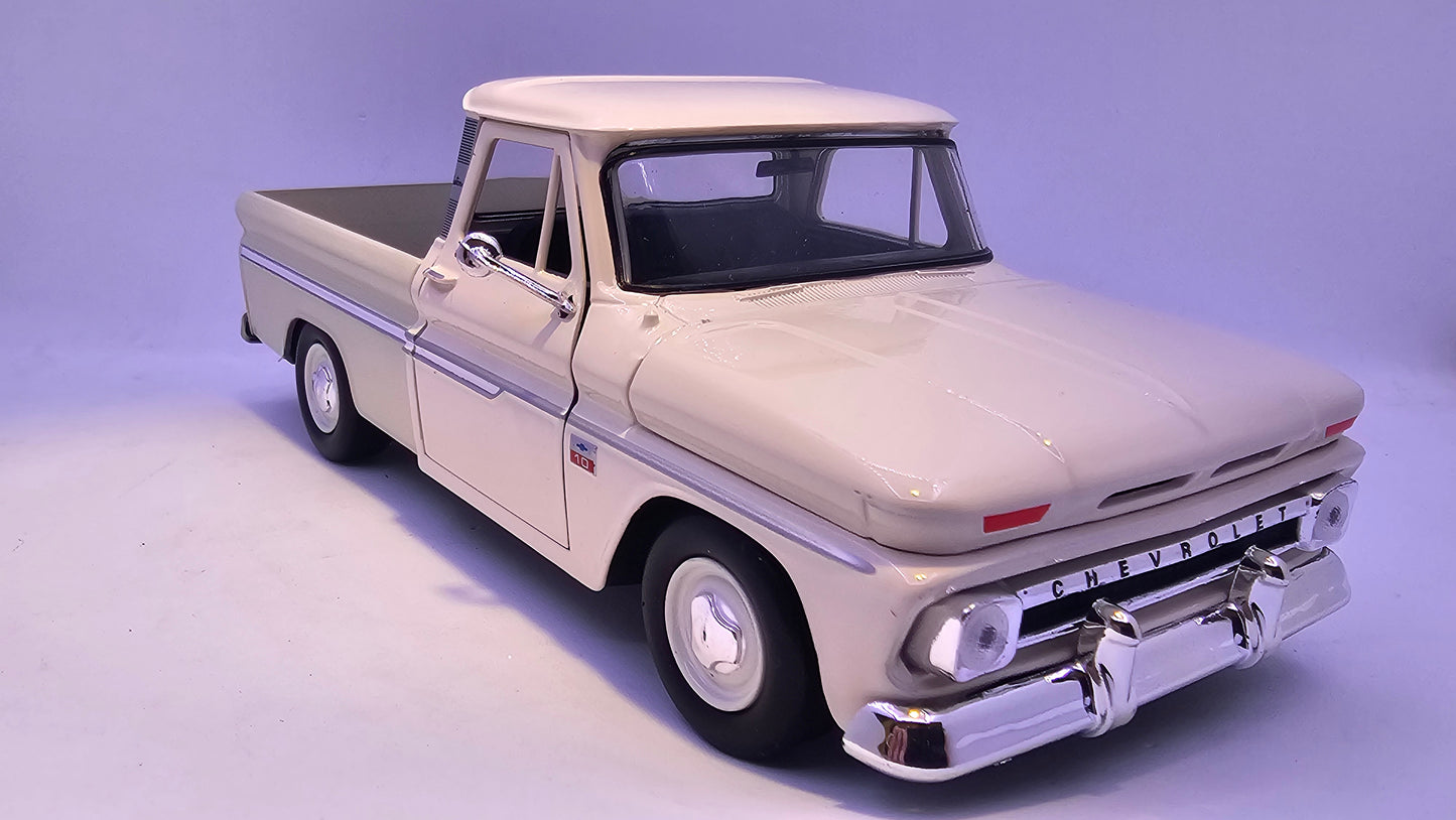 Chevy C10 Pickup 1966 - Escala 1/24 - MotorMax - (Sin caja)