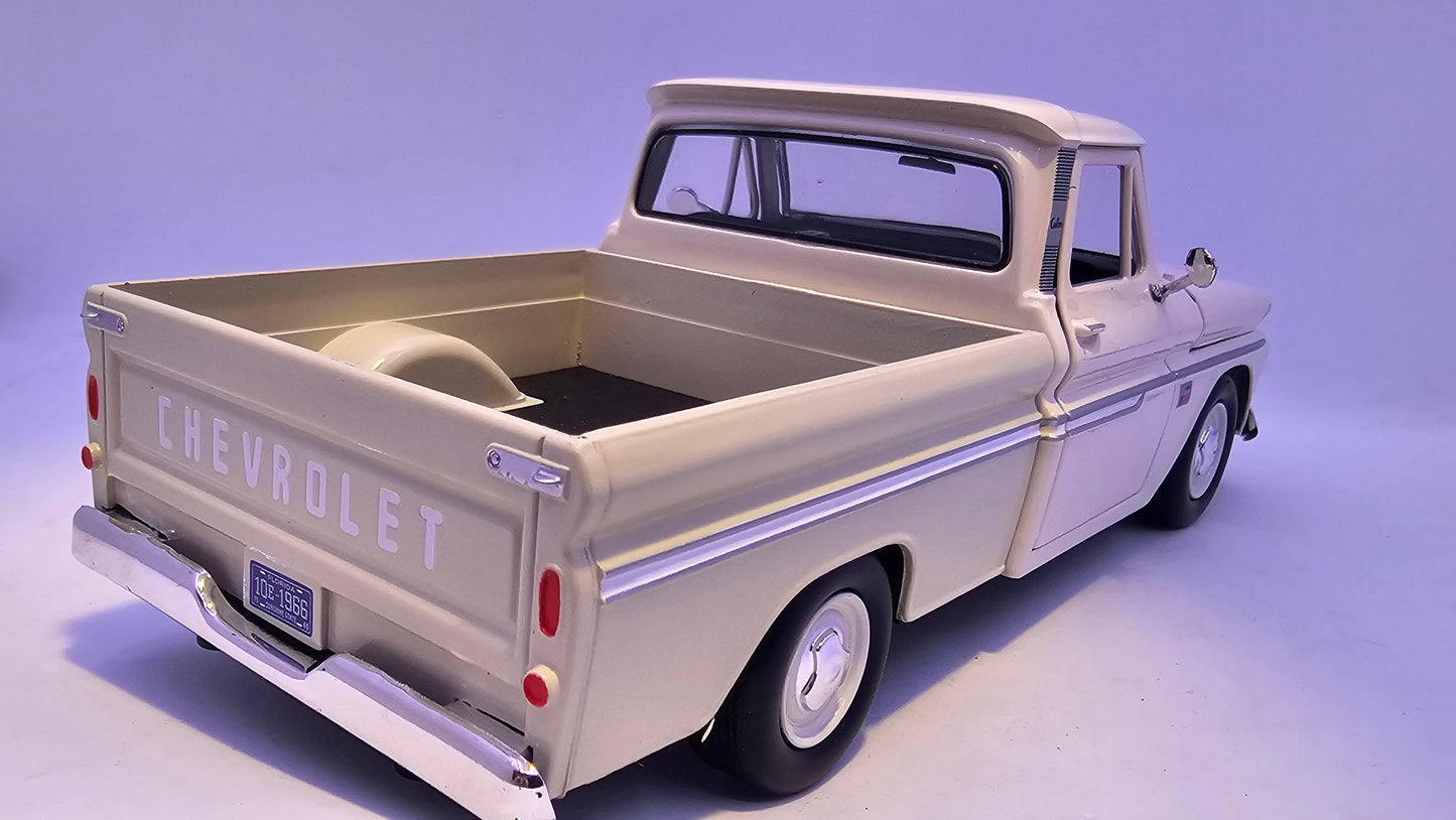 Chevy C10 Pickup 1966 - Escala 1/24 - MotorMax - (Sin caja)