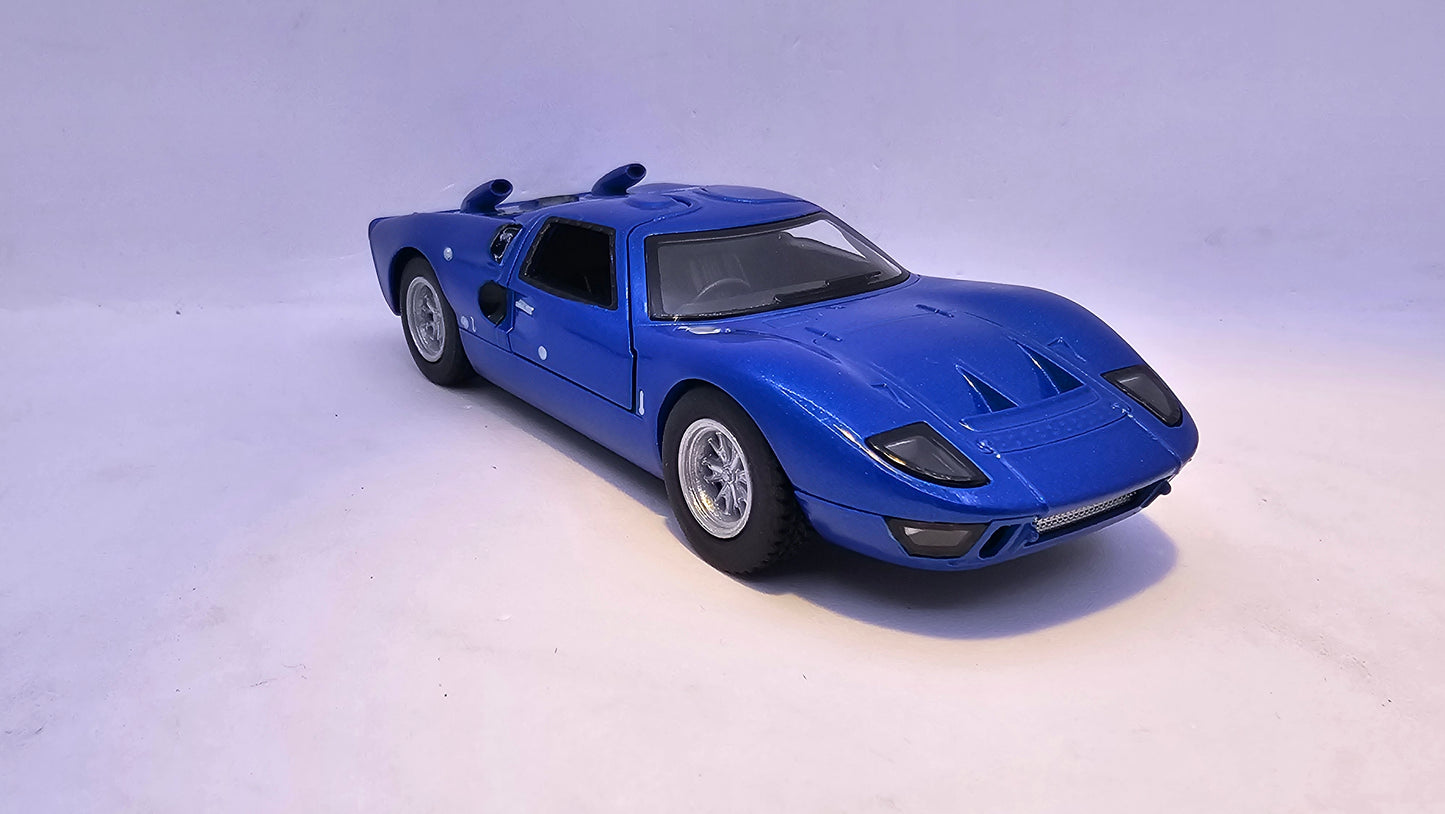 Ford GT40 MKII 1966 - Escala 1/32 - Kinsmart - (Sin caja)