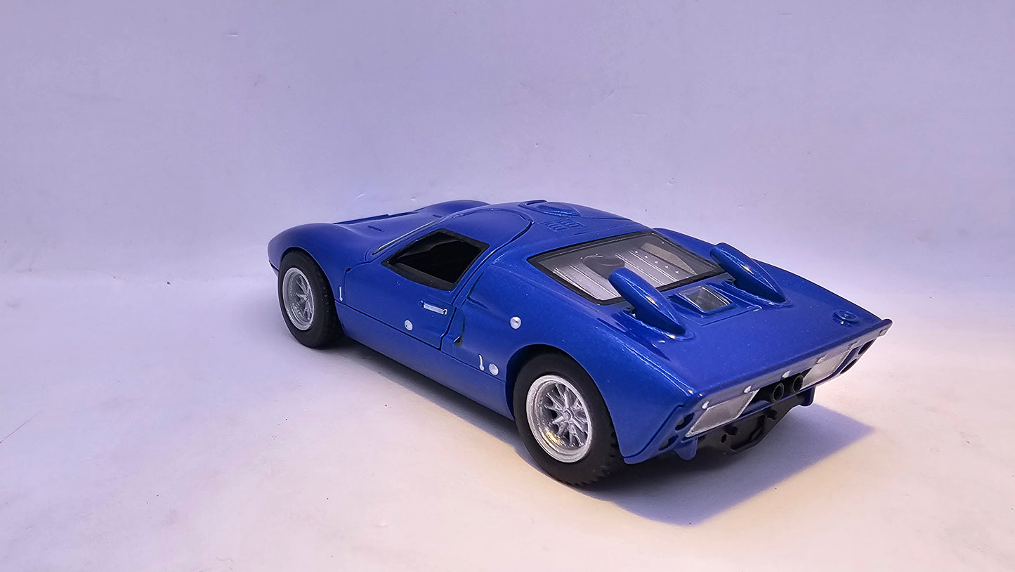 Ford GT40 MKII 1966 - Escala 1/32 - Kinsmart - (Sin caja)
