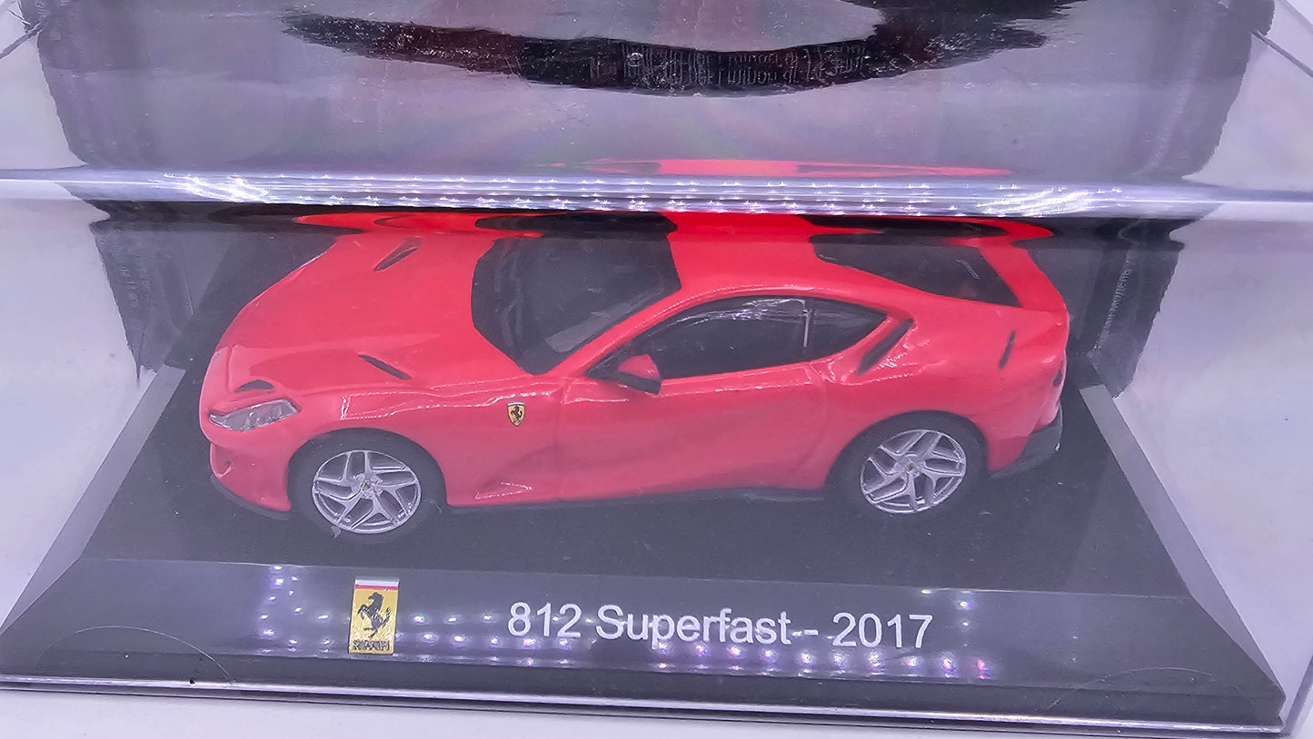 Ferrari 812 Superfast 2017 - Escala 1/43 - Salvat