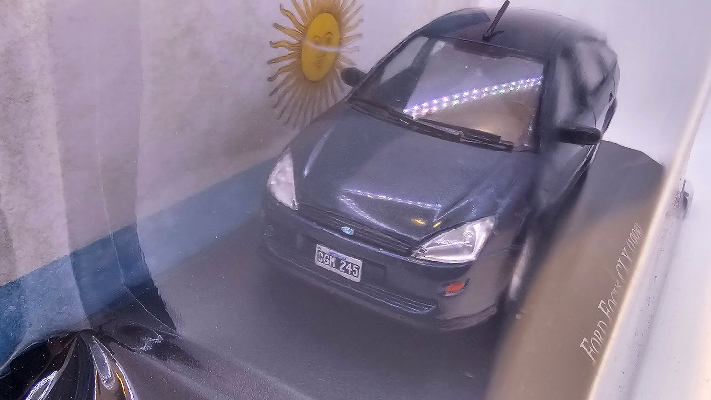Ford Focus CLX 1998 - Escala 1/43 - Salvat