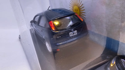 Ford Focus CLX 1998 - Escala 1/43 - Salvat