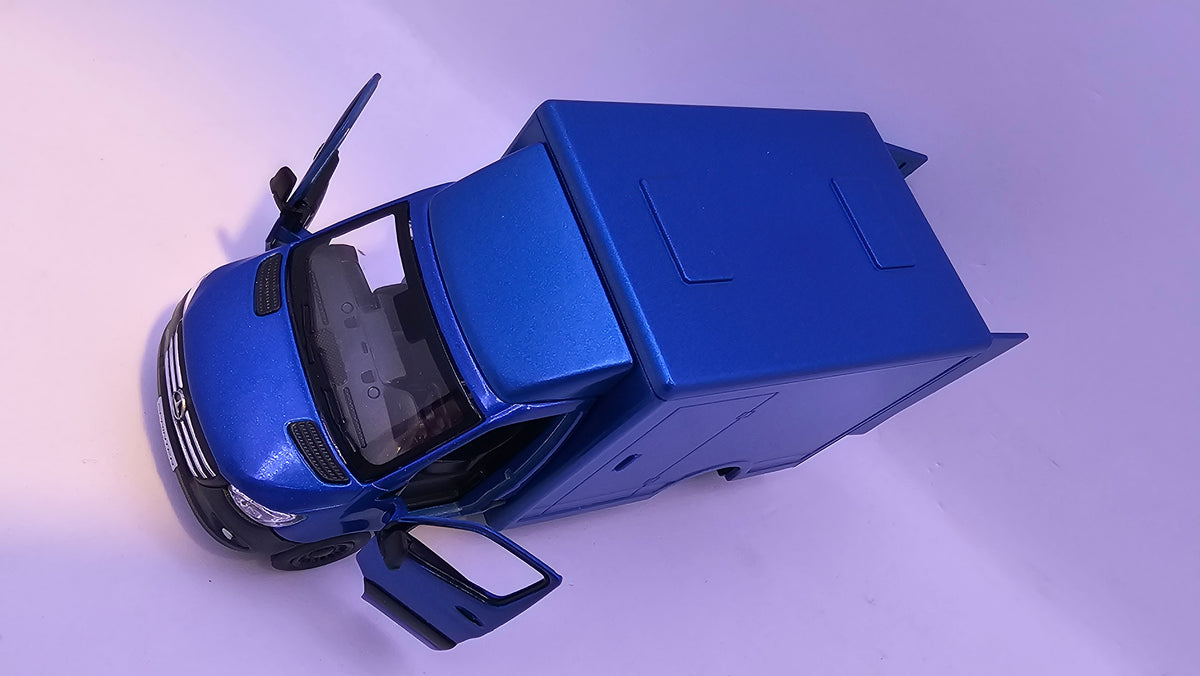 Mercedes Benz Sprinter - Escala 1/48 - Kinsmart - (Sin caja)