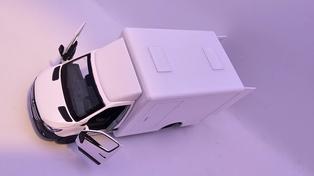 Mercedes Benz Sprinter - Escala 1/48 - Kinsmart - (Sin caja)