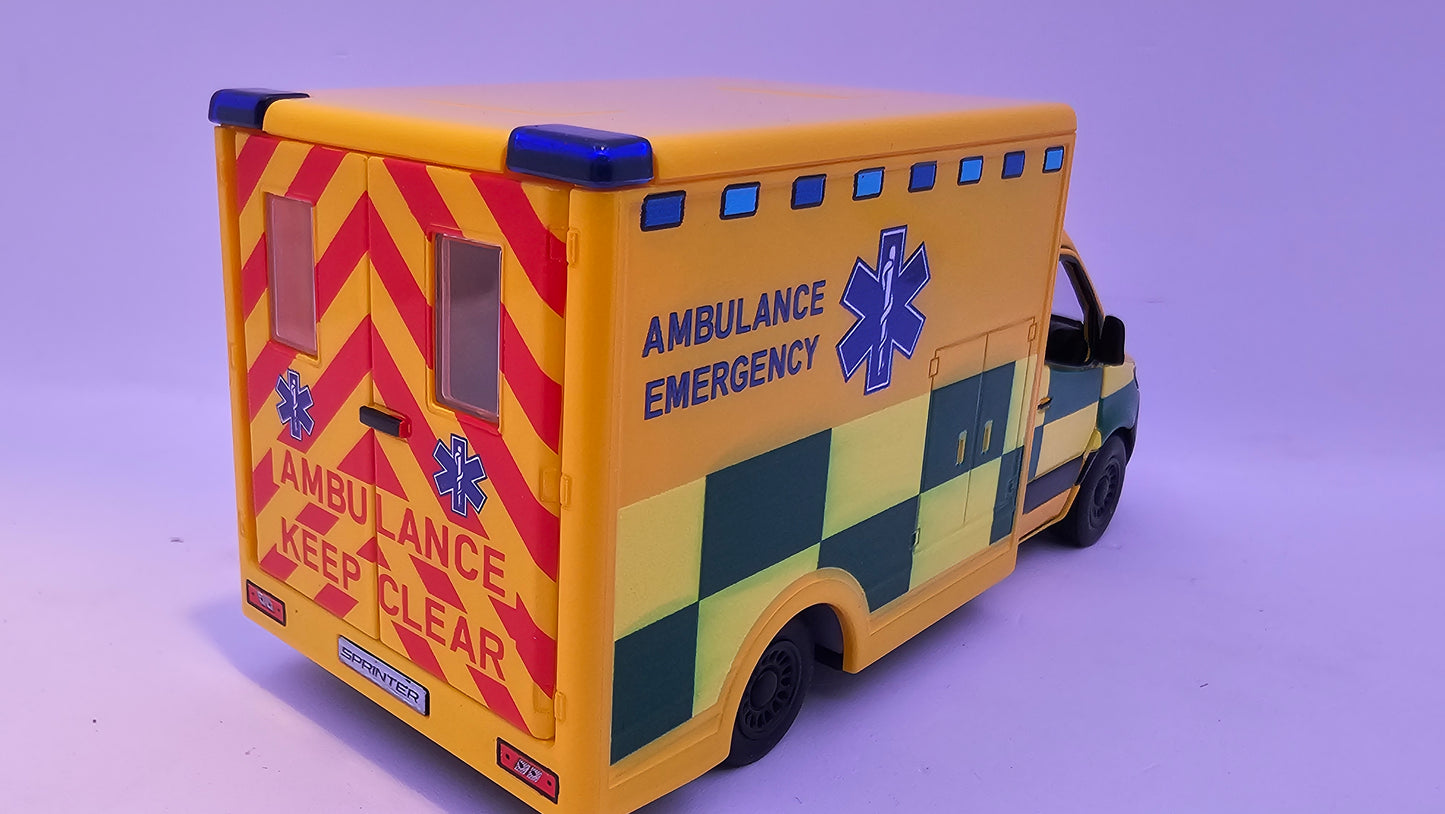 Mercedes Benz Sprinter Ambulancia - Escala 1/48 - Kinsmart - (Sin caja)