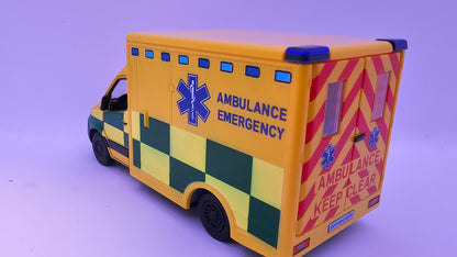 Mercedes Benz Sprinter Ambulancia - Escala 1/48 - Kinsmart - (Sin caja)