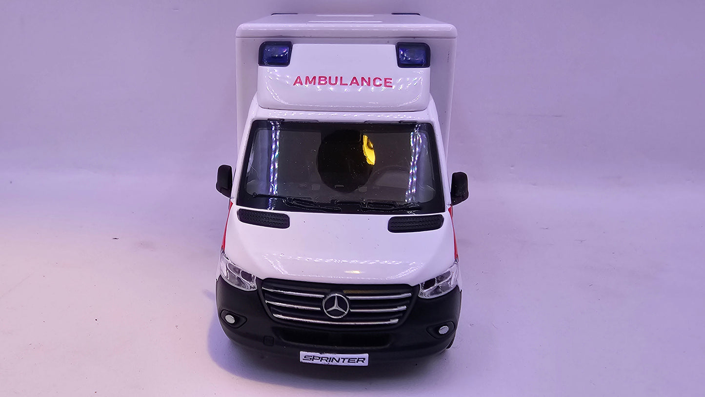 Mercedes Benz Sprinter Ambulancia - Escala 1/48 - Kinsmart - (Sin caja)