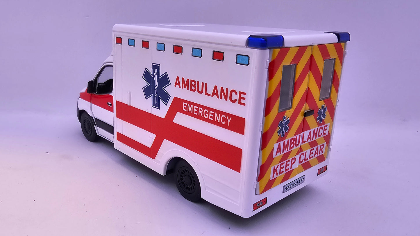 Mercedes Benz Sprinter Ambulancia - Escala 1/48 - Kinsmart - (Sin caja)
