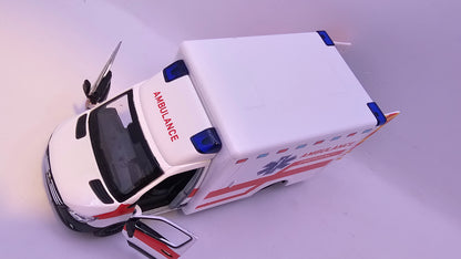 Mercedes Benz Sprinter Ambulancia - Escala 1/48 - Kinsmart - (Sin caja)