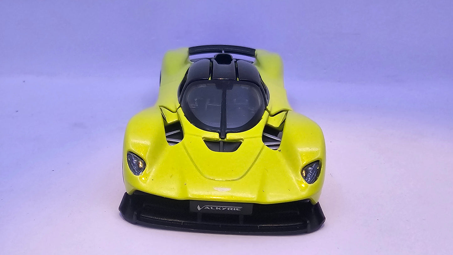 Aston Martin Valkyrie - Escala 1/36 - Kinsmart - (Sin caja)