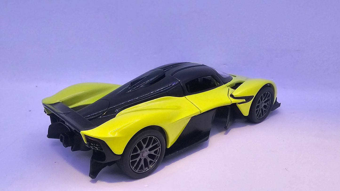Aston Martin Valkyrie - Escala 1/36 - Kinsmart - (Sin caja)