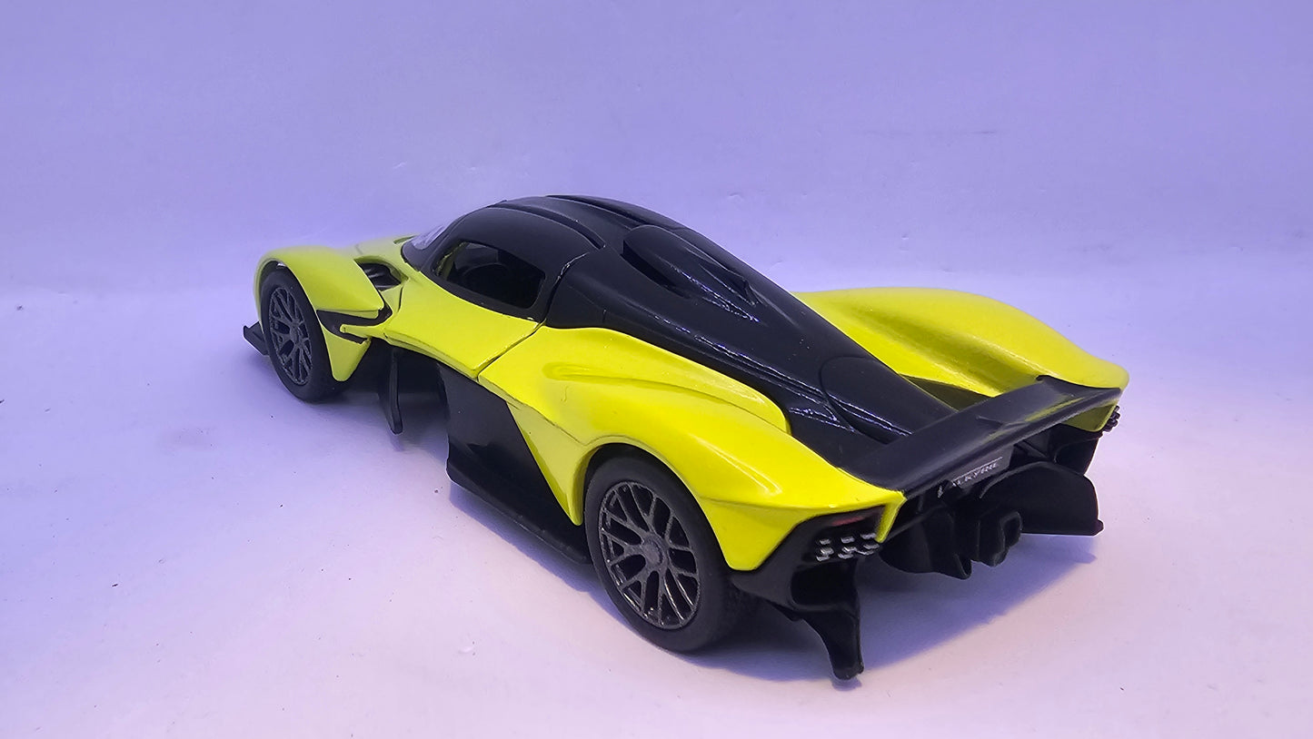 Aston Martin Valkyrie - Escala 1/36 - Kinsmart - (Sin caja)