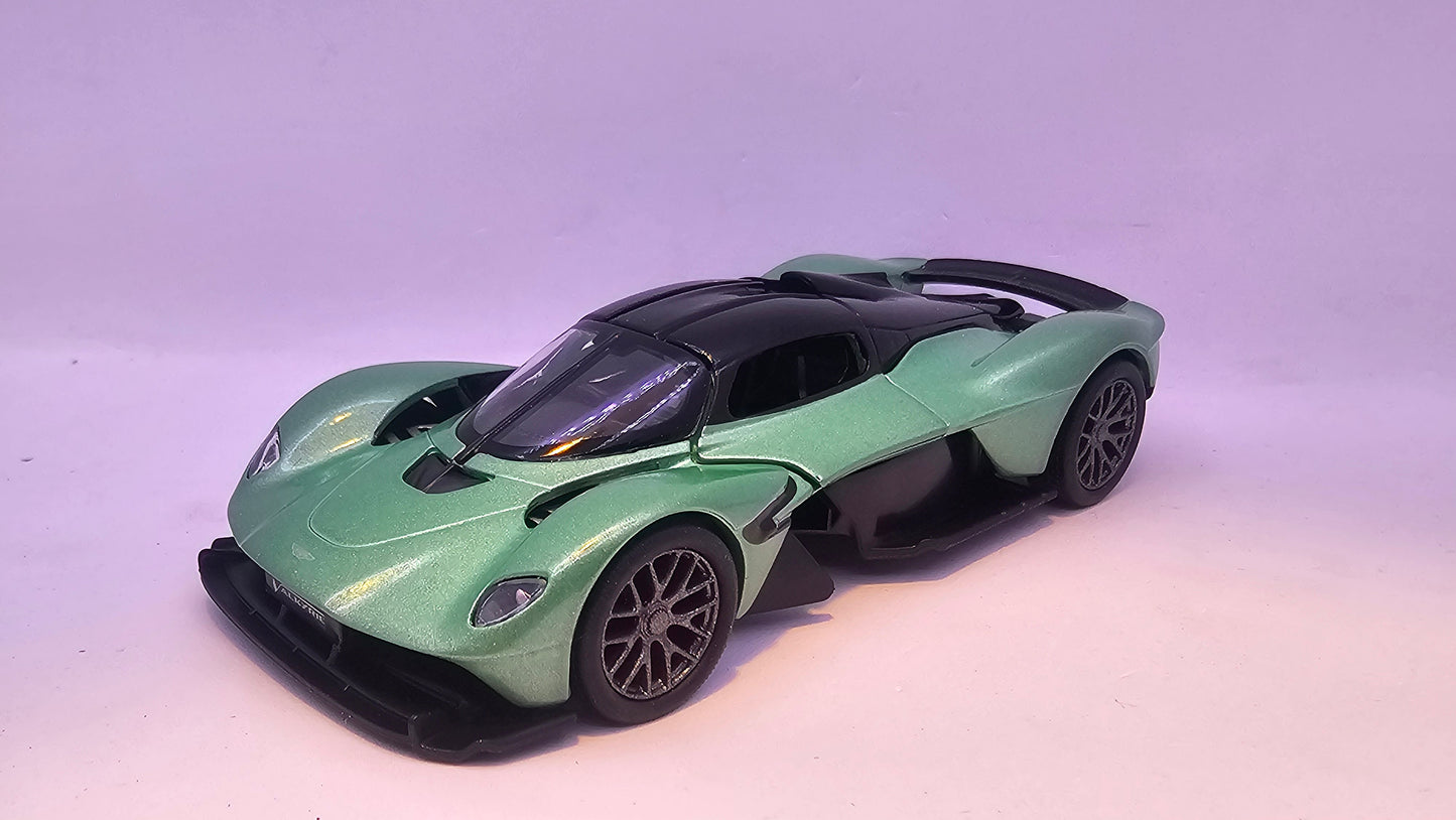 Aston Martin Valkyrie - Escala 1/36 - Kinsmart - (Sin caja)