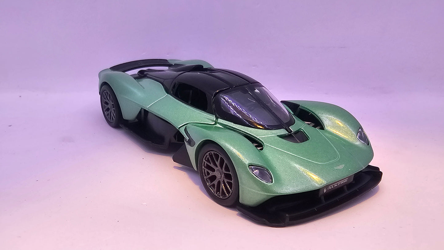 Aston Martin Valkyrie - Escala 1/36 - Kinsmart - (Sin caja)