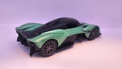 Aston Martin Valkyrie - Escala 1/36 - Kinsmart - (Sin caja)
