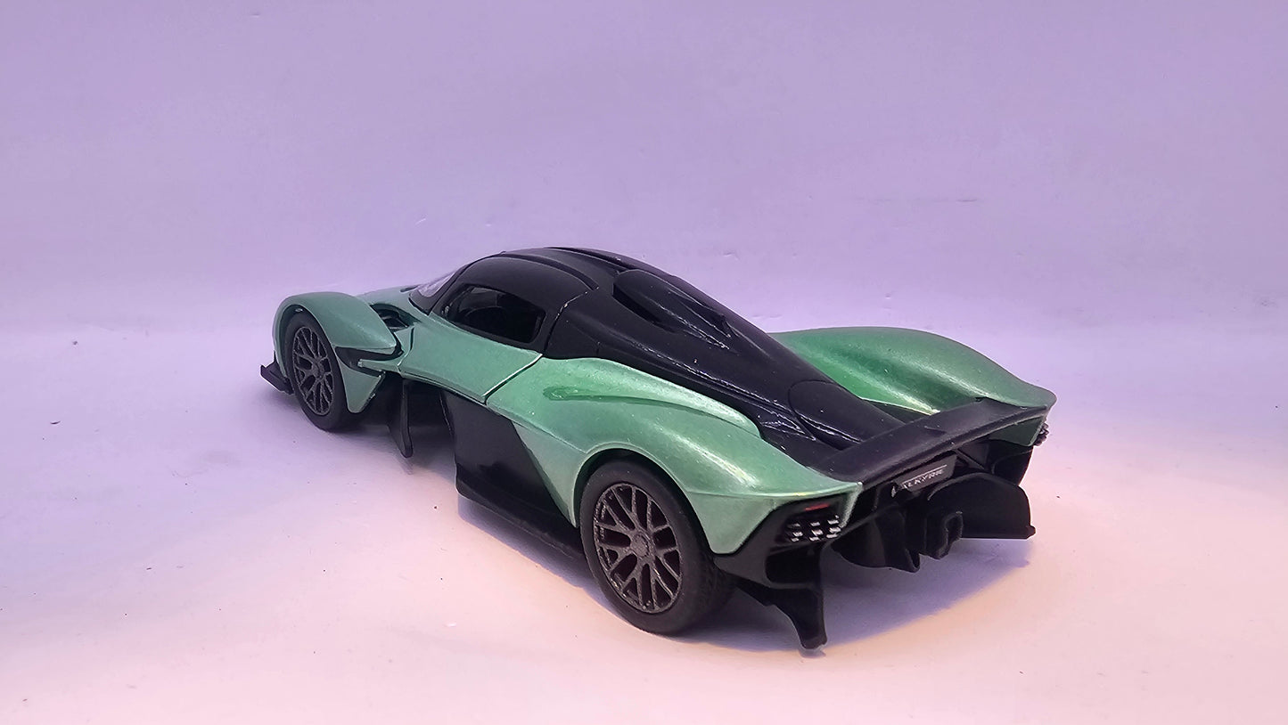 Aston Martin Valkyrie - Escala 1/36 - Kinsmart - (Sin caja)