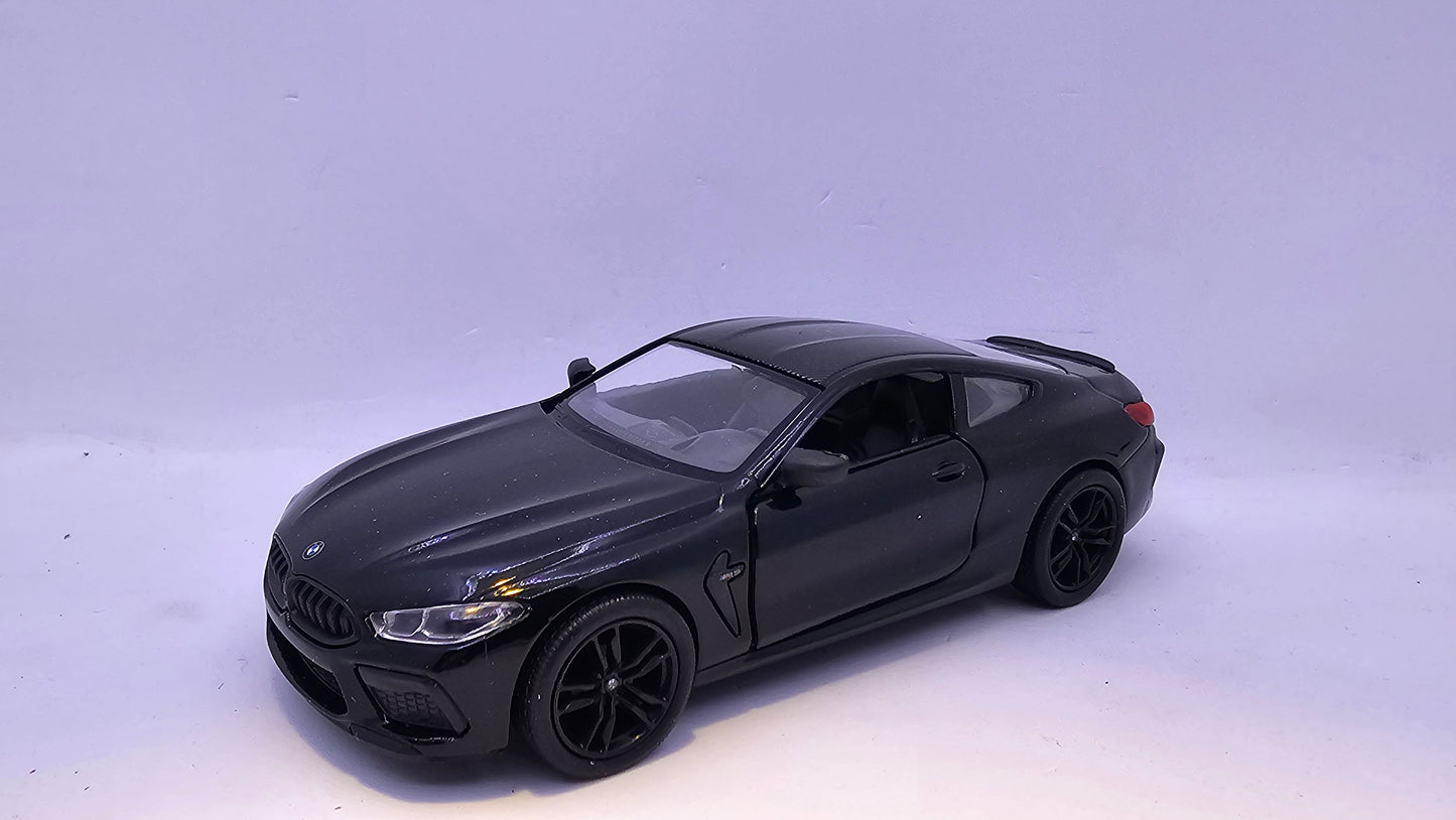 BMW M8 Competition Coupé - Escala 1/38 - Kinsmart - (Sin caja)
