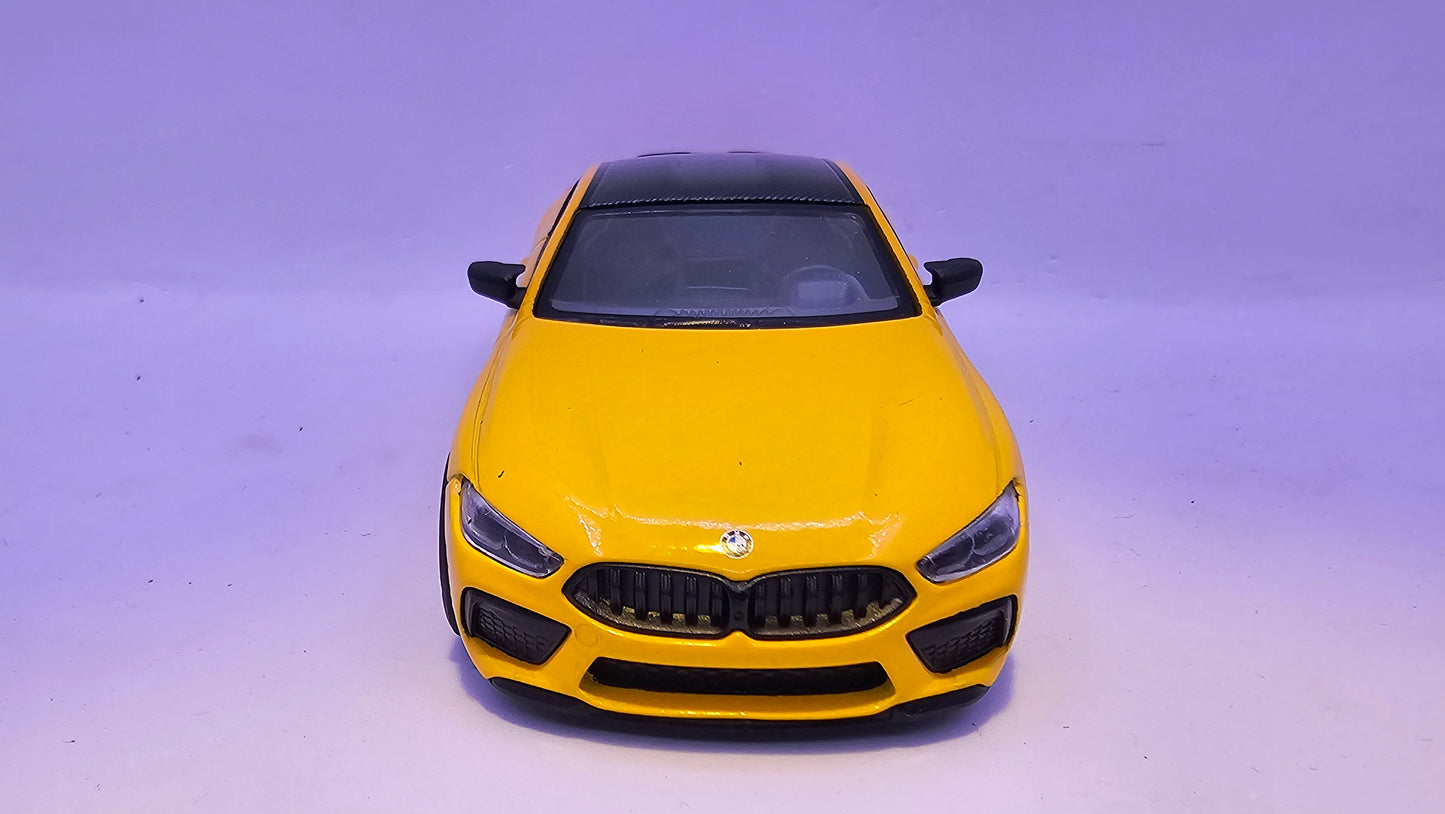 BMW M8 Competition Coupé - Escala 1/38 - Kinsmart - (Sin caja)