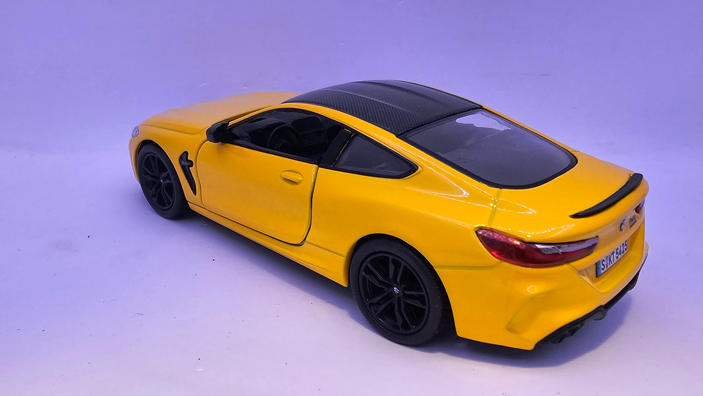 BMW M8 Competition Coupé - Escala 1/38 - Kinsmart - (Sin caja)