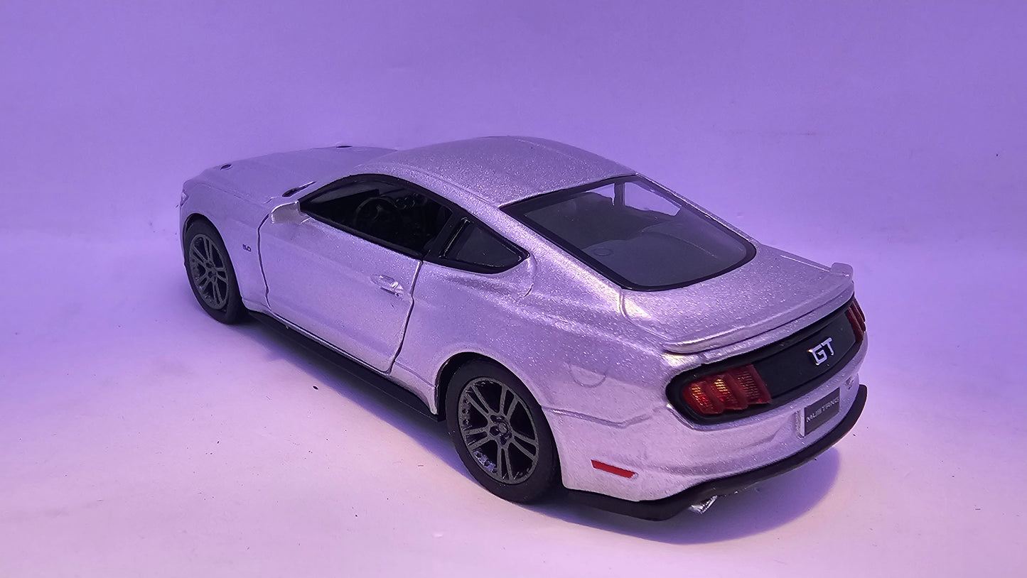 Ford Mustang GT 2015 - Escala 1/38 - Kinsmart - (Sin caja)