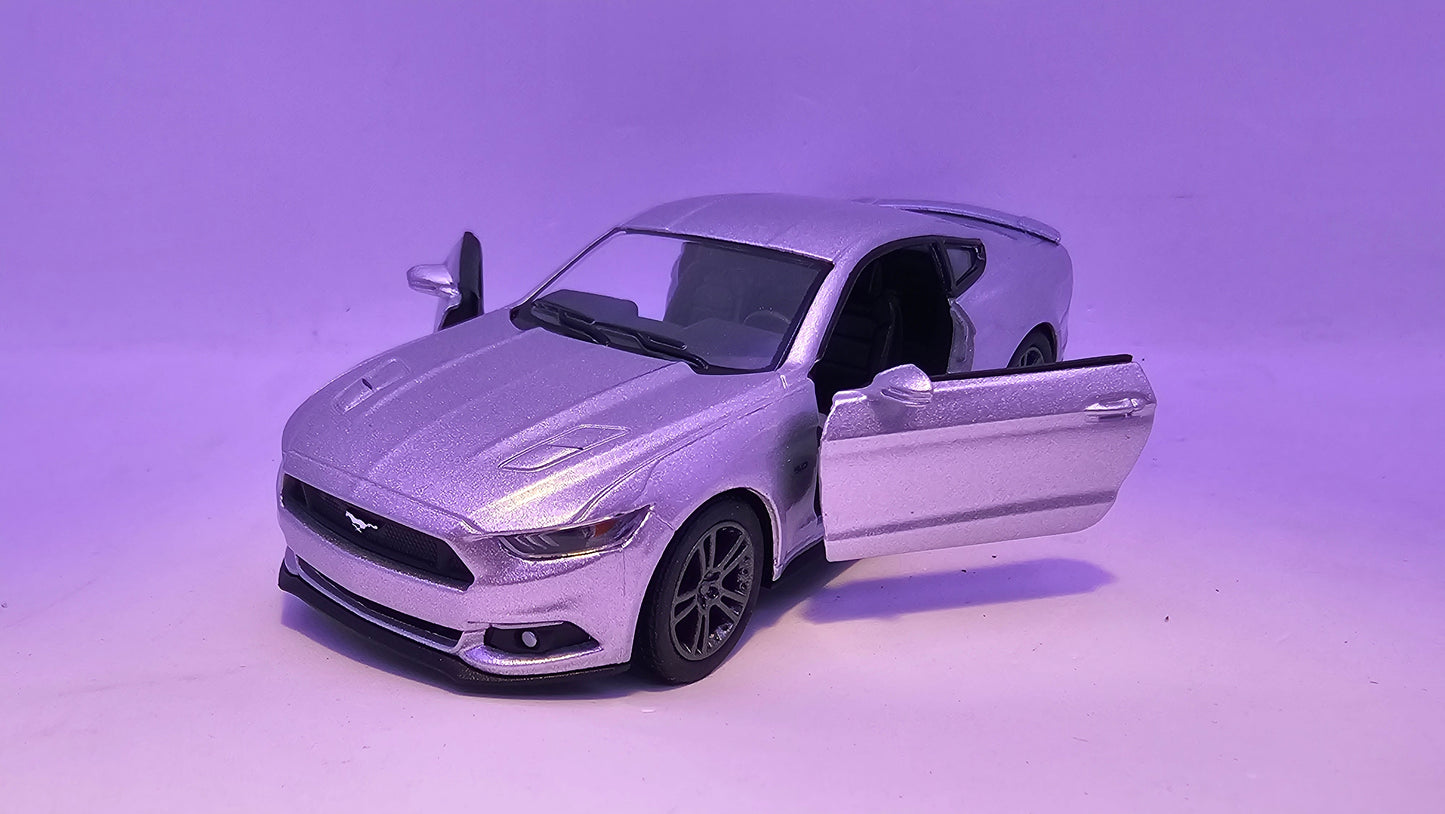 Ford Mustang GT 2015 - Escala 1/38 - Kinsmart - (Sin caja)
