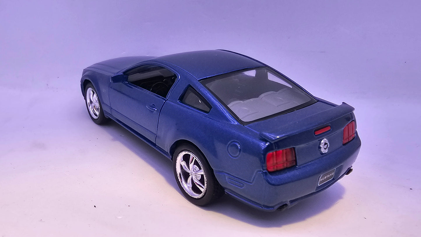Ford Mustang GT 2006 - Escala 1/38 - Kinsmart - (Sin caja)