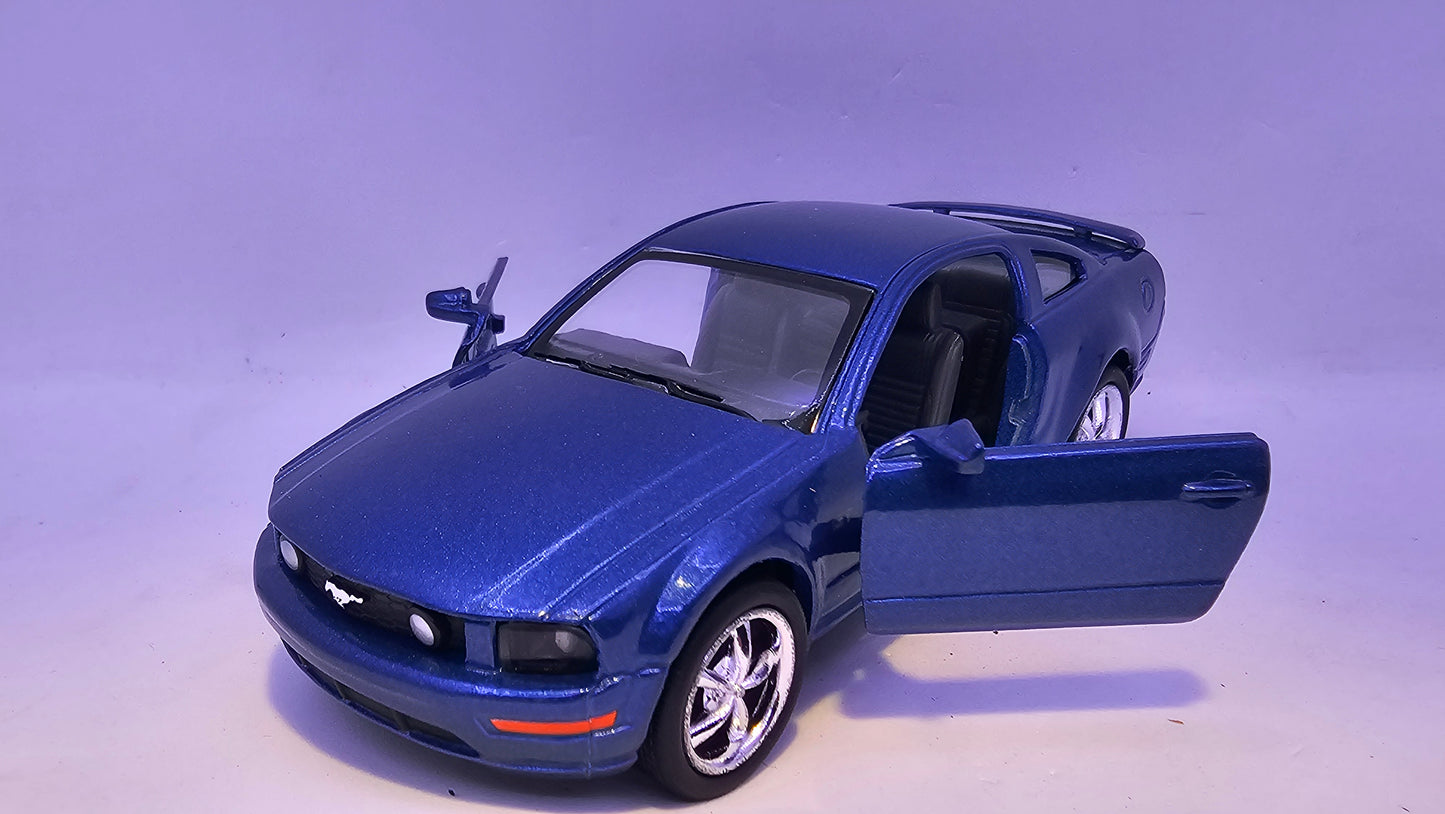Ford Mustang GT 2006 - Escala 1/38 - Kinsmart - (Sin caja)