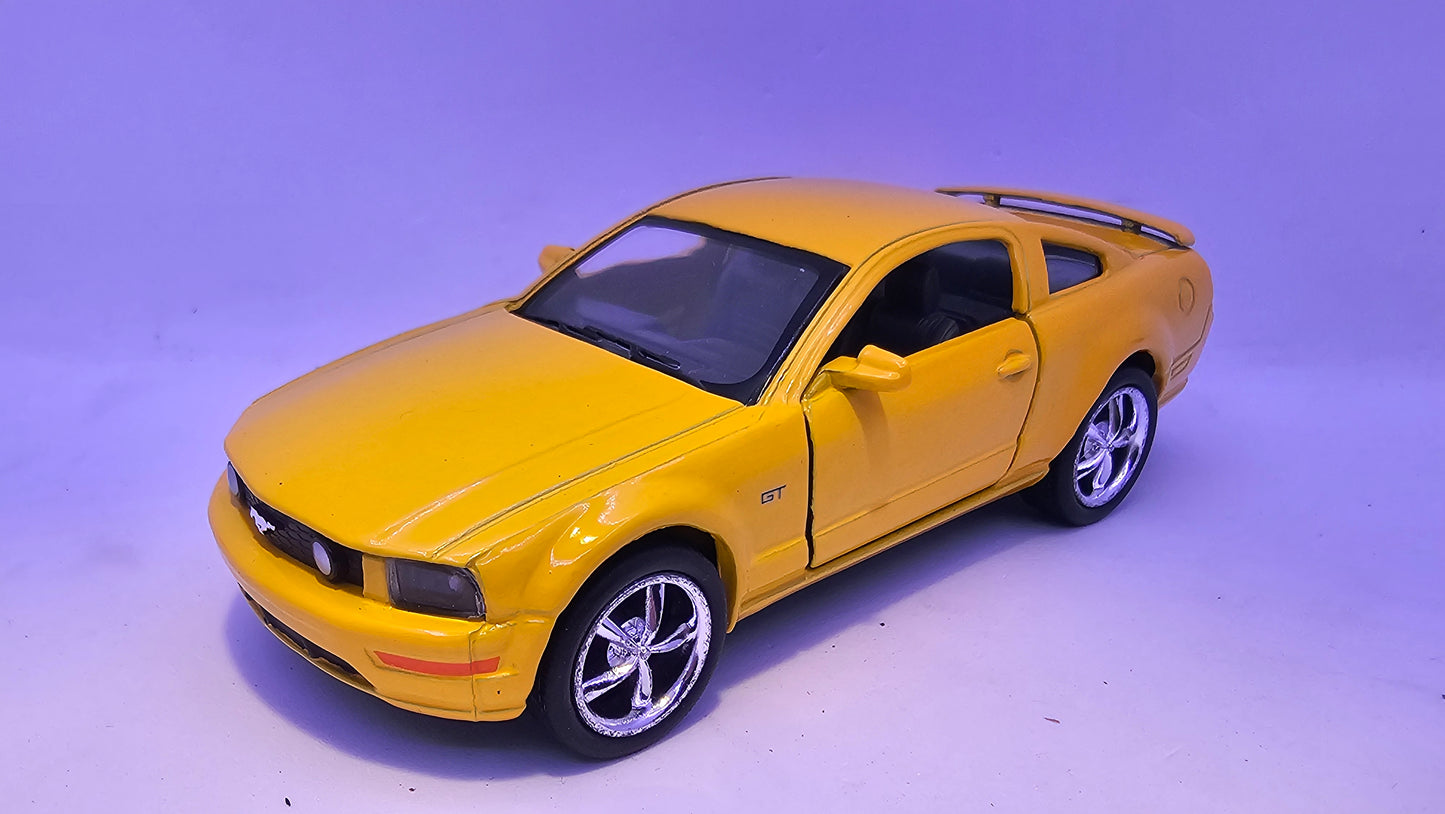 Ford Mustang GT 2006 - Escala 1/38 - Kinsmart - (Sin caja)