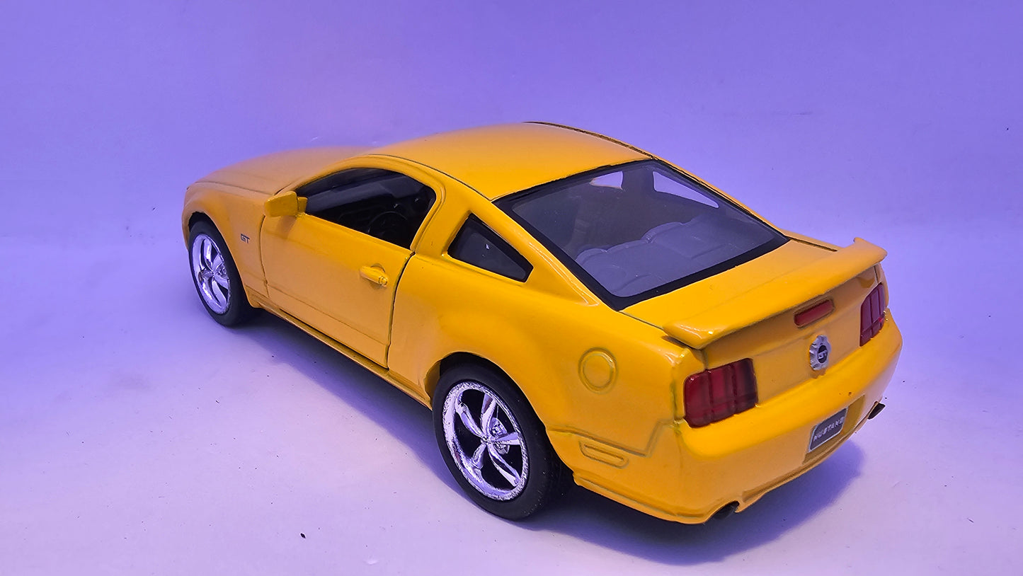Ford Mustang GT 2006 - Escala 1/38 - Kinsmart - (Sin caja)