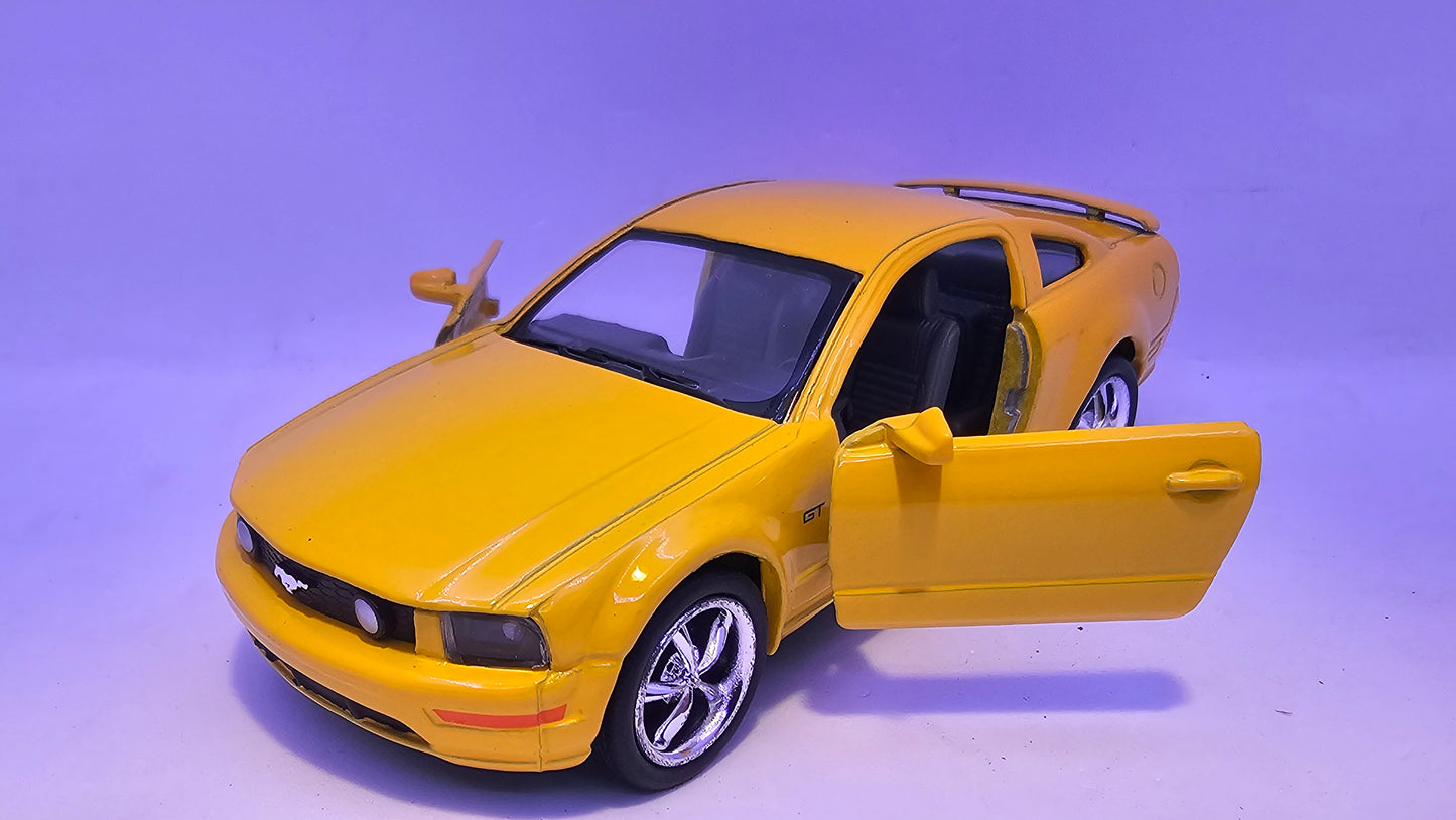 Ford Mustang GT 2006 - Escala 1/38 - Kinsmart - (Sin caja)